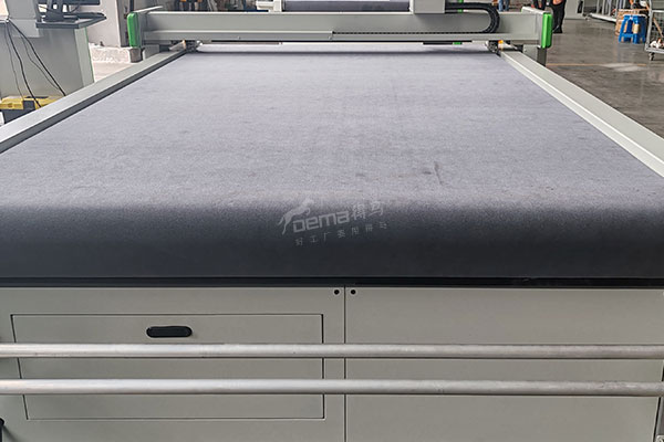 得马高速裁切机台面